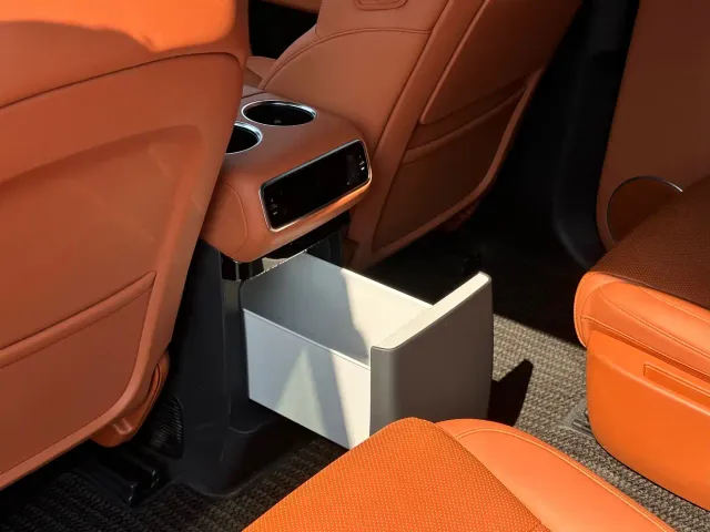 Li Auto L8 — Фото автомобиля 21