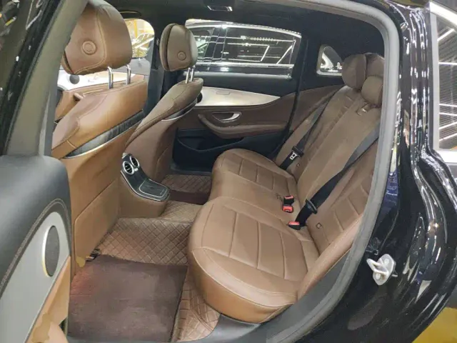 Mercedes-Benz E-Class — Фото автомобиля 13