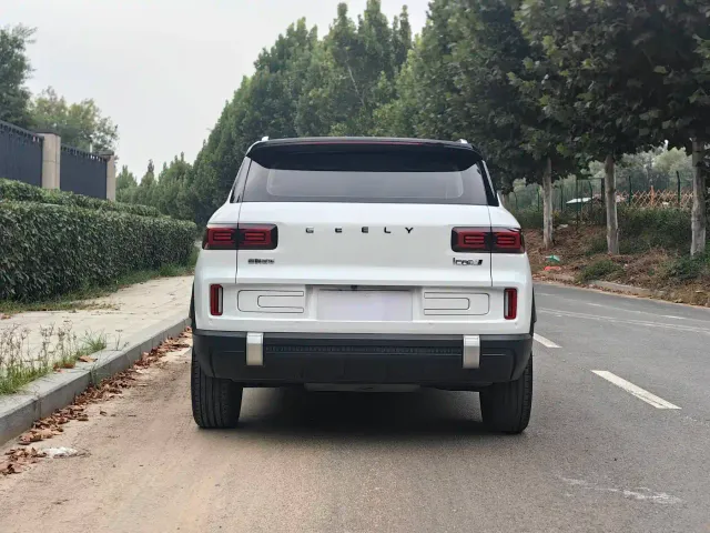 Geely ICON — Фото автомобиля 6