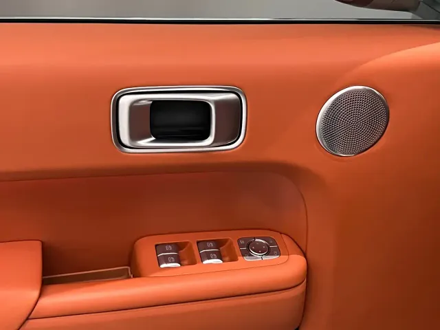 Li Auto L8 — Фото автомобиля 13