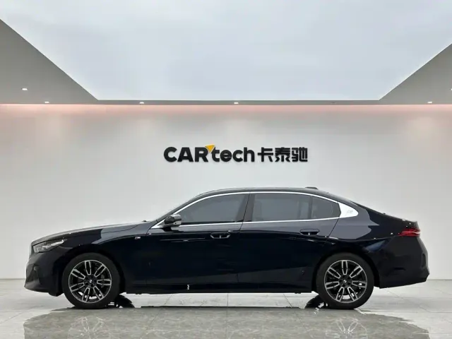 BMW 5 Series — Фото автомобиля 2