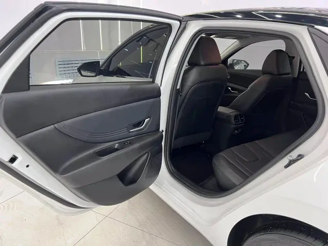 Hyundai Elantra — Фото автомобиля 11