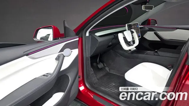 Tesla Model Y — Фото автомобиля 10