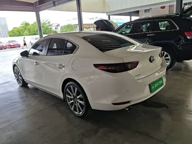Mazda Axela — Фото автомобиля 4