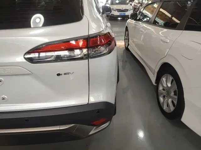 Toyota Frontlander 2024 2.0L Smart Hybrid Dual Engine Luxury Edition — Фото автомобиля 7