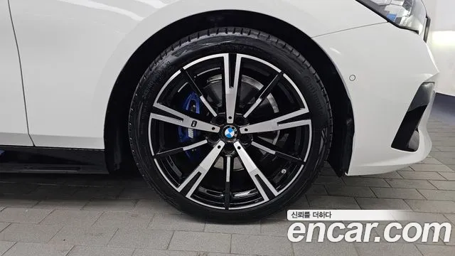 BMW 5 Series G60 — Фото автомобиля 6