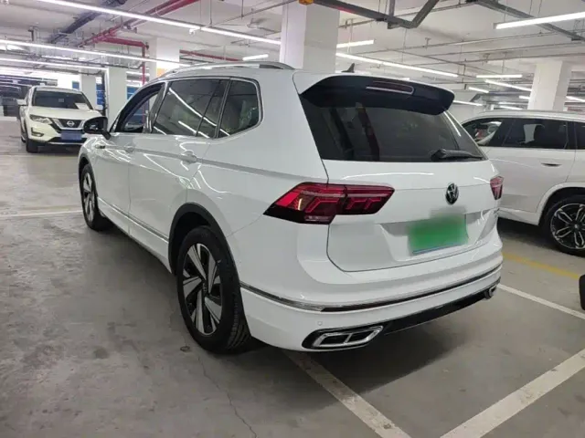 Volkswagen Tiguan L — Фото автомобиля 4