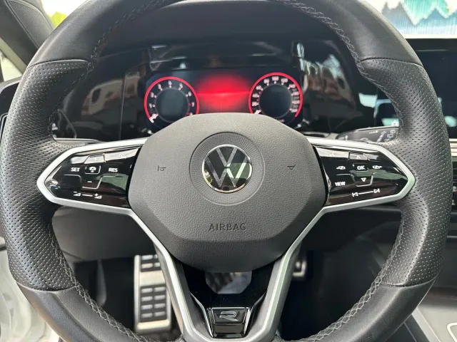 Volkswagen Golf — Фото автомобиля 14