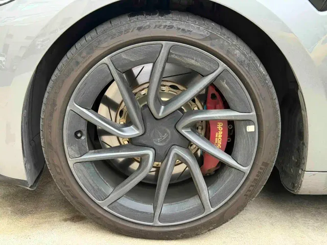 Tesla Model 3 — Фото автомобиля 11