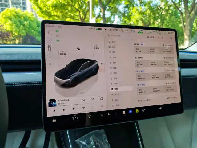 Tesla Model Y — Фото автомобиля 11