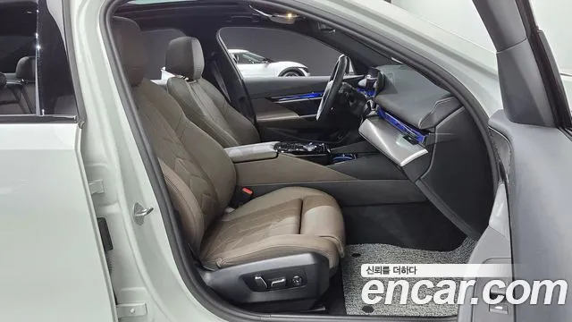 BMW 5 Series G60 — Фото автомобиля 11