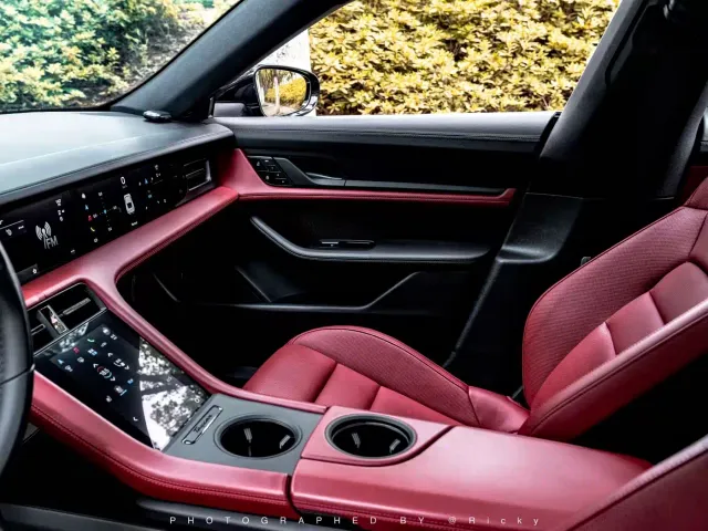 Porsche Taycan — Фото автомобиля 11