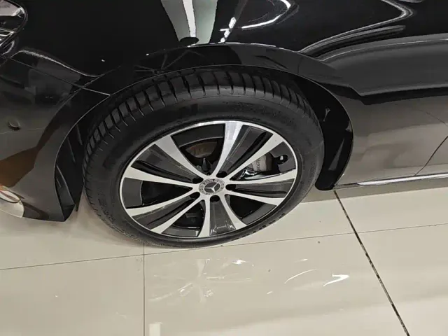 Mercedes-Benz E-Class — Фото автомобиля 22
