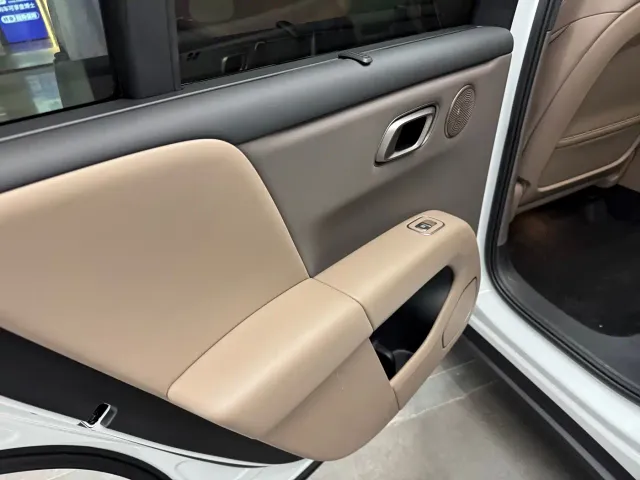 Li Auto i6 — Фото автомобиля 7