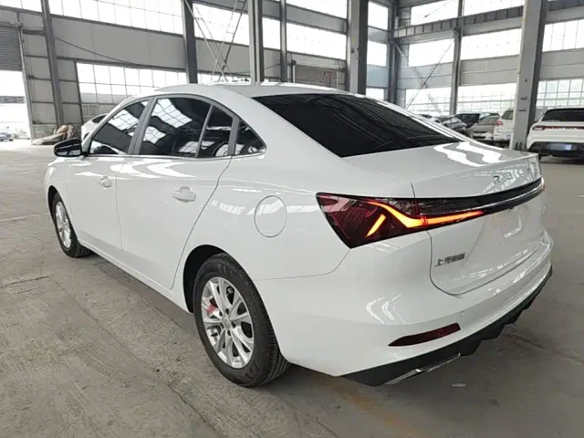 Roewe i5 — Фото автомобиля 4