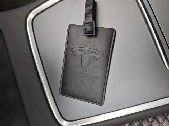 Tesla Model 3 — Фото автомобиля 11