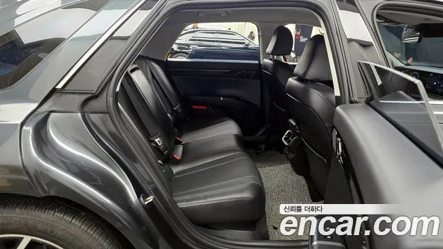 Hyundai Grandeur Grandeur (GN7) 2.5 Бензин 2WD — Фото автомобиля 12