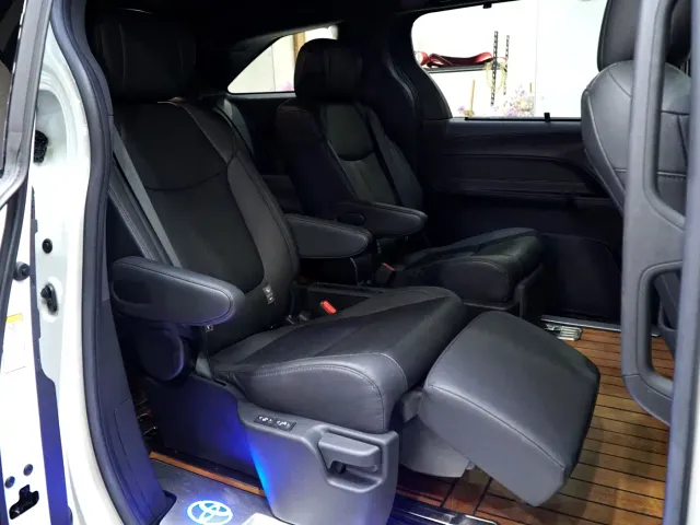 Toyota Sienna — Фото автомобиля 9