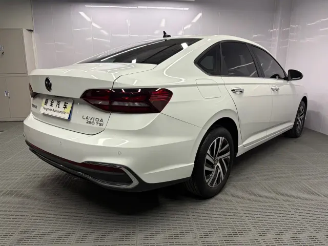 Volkswagen Lavida — Фото автомобиля 17