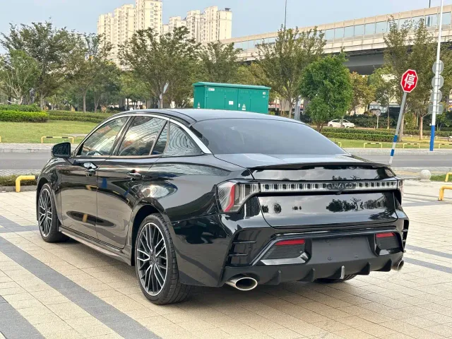 Lynk & Co 03 — Фото автомобиля 6