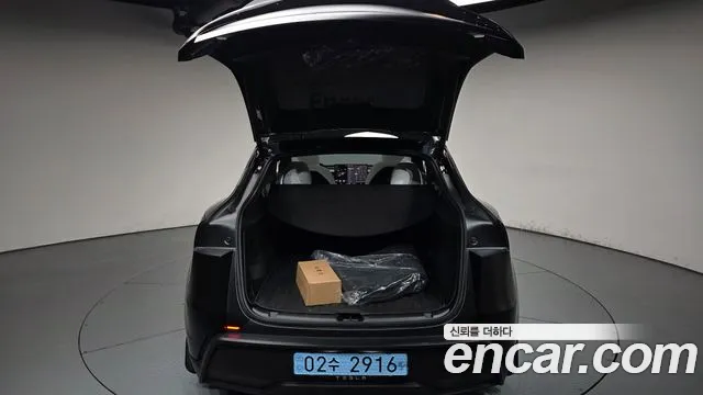 Tesla Model Y — Фото автомобиля 26