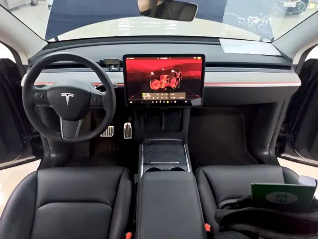 Tesla Model Y — Фото автомобиля 9