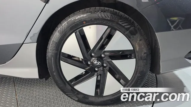 Hyundai Ioniq 6 — Фото автомобиля 21