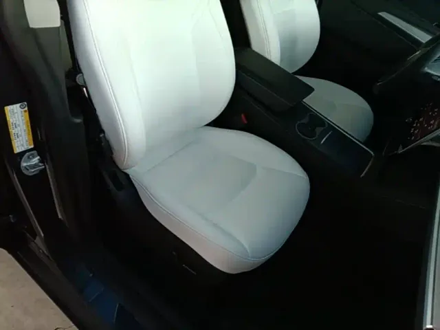 Tesla Model Y — Фото автомобиля 24