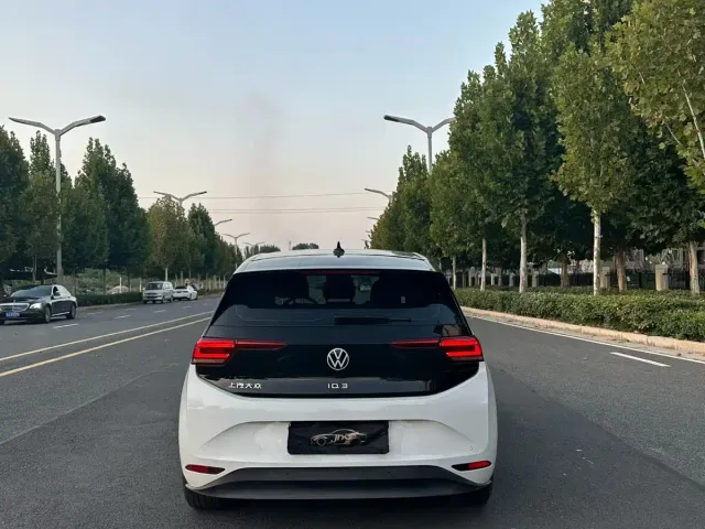 Volkswagen ID.3 — Фото автомобиля 7