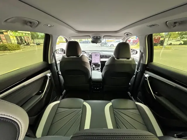 Geely Boyue L 2023 1.5TD DCT Glory Edition — Фото автомобиля 24