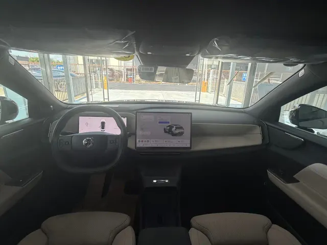 Volvo XC70 Plug-in Hybrid — Фото автомобиля 16