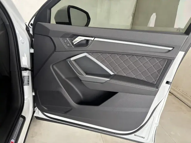 Audi Q3 — Фото автомобиля 24