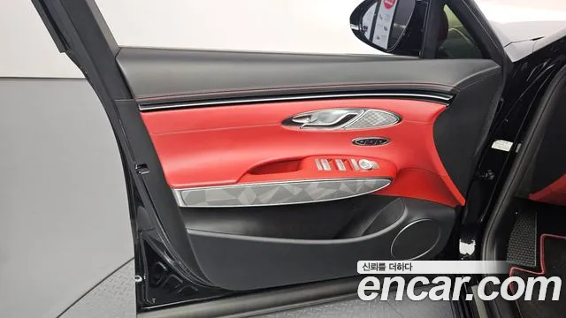Genesis GV70 — Фото автомобиля 13