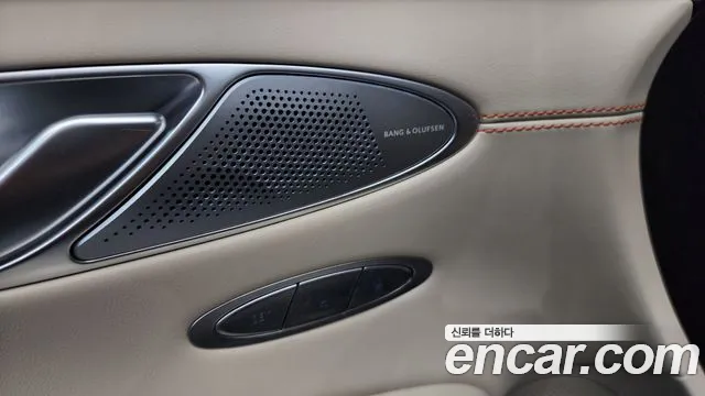Genesis GV70 — Фото автомобиля 30