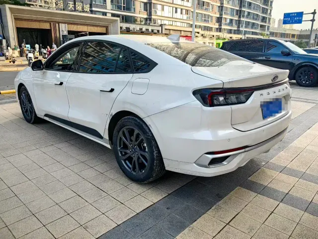 Ford Mondeo 2025 1.5T EcoBoost Luxury — Фото автомобиля 9