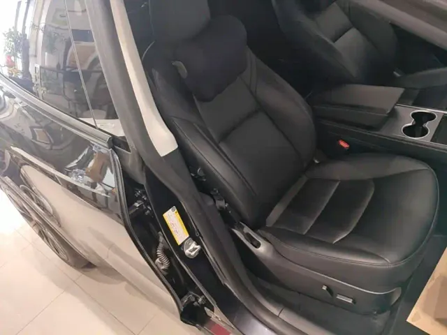 Tesla Model Y — Фото автомобиля 24