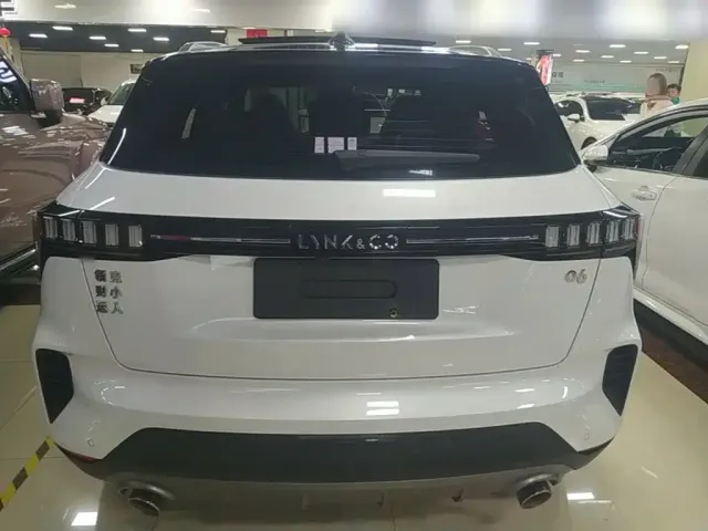 Lynk & Co 06 — Фото автомобиля 5