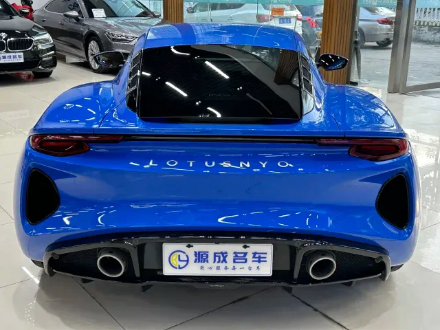 Lotus Emira — Фото автомобиля 11