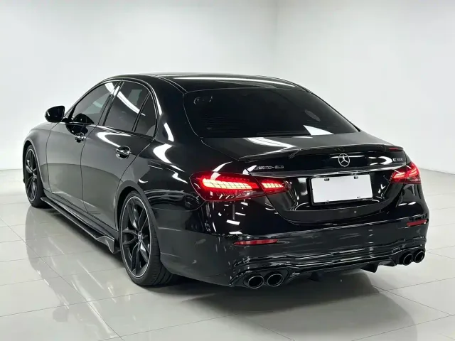 Mercedes-Benz E-Class AMG — Фото автомобиля 10