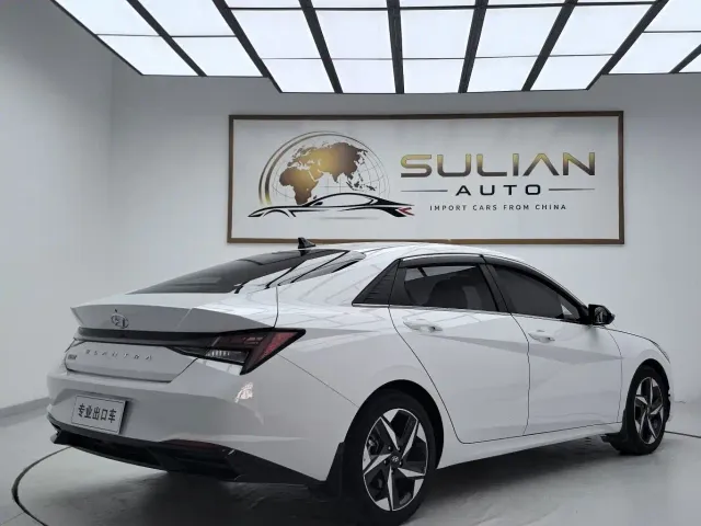 Hyundai Elantra — Фото автомобиля 4