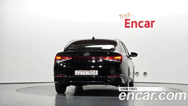 Hyundai AVANTE Avante (CN7) — Фото автомобиля 4