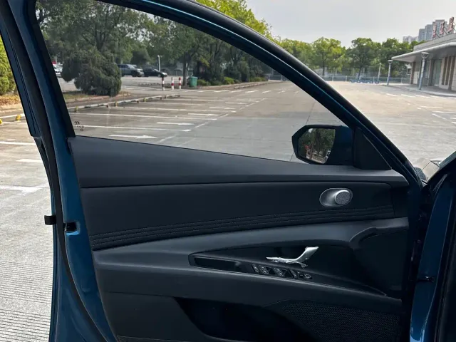 Hyundai Elantra — Фото автомобиля 9