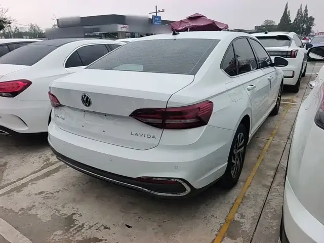 Volkswagen Lavida — Фото автомобиля 6