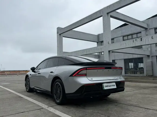 Xpeng P7+ — Фото автомобиля 7