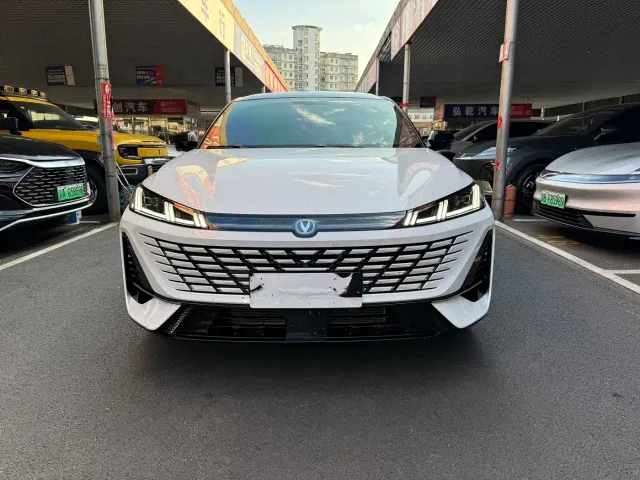 Changan Eado — Фото автомобиля 2