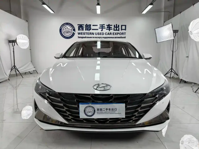 Hyundai Elantra — Фото автомобиля 2