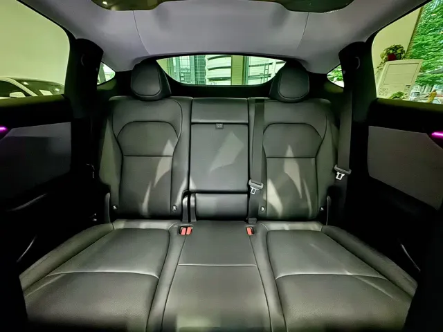 Tesla Model Y — Фото автомобиля 9