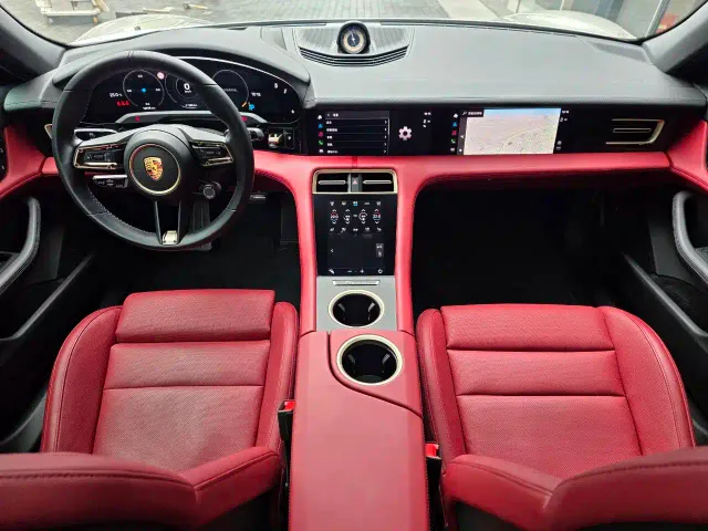 Porsche Taycan — Фото автомобиля 7