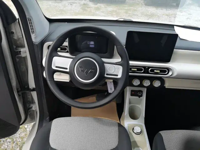 Wuling Hongguang Mini EV — Фото автомобиля 10