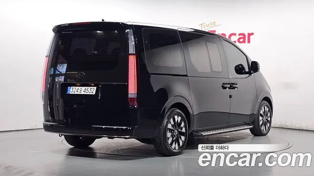 Фотография автомобиля — Hyundai Staria
